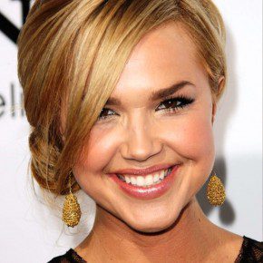 Arielle Kebbel Cute Loose Side Bun With Long Bangs