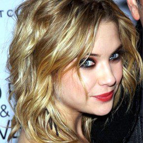 Ashley Benson Sexy Medium Wavy Hairstyle