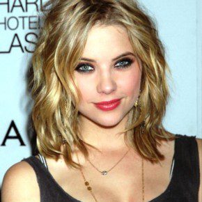 Beautiful Medium Wavy Hairstyles