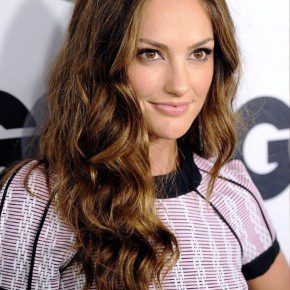 Celebrity Wavy Hairstyle For Curly Hair