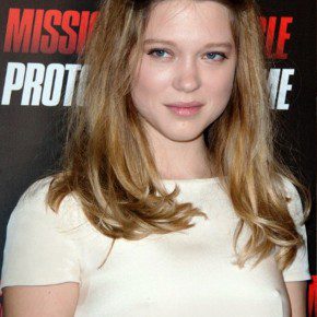 Lea Seydoux Half Up Half Down For Medium Hair