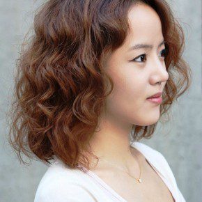 Lovely Short Curly Hairstyles For Women