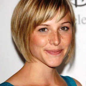 Medium Blonde Hairstyle For Women