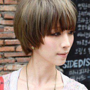 Short Japanese Sleek Hairstyle With Blunt Bangs