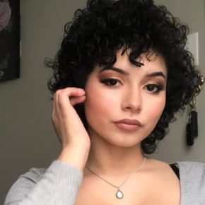 short curly hairstyles for round faces